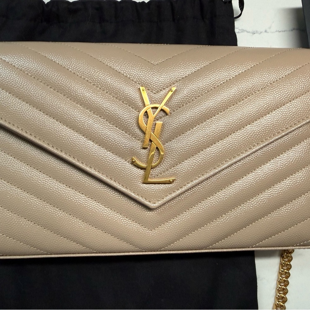 CLASSIC CASSANDRE Chain Wallet in Grain de Poudre Leather (Dark Beige) - Picture 2 of 15